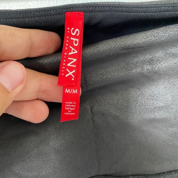 Spanx Black Quilted Faux Leather Leggings size M - Picture 6 of 6